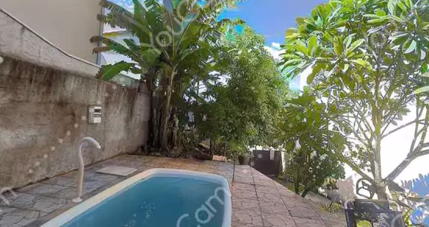 Casa de Condomínio à venda na Rua Galvão Torres de Castro, Maria Paula, São Gonçalo - RJ