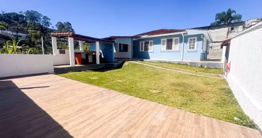Casa à venda na rua manoel carreiro de mello, são pedro, teresópolis - rj