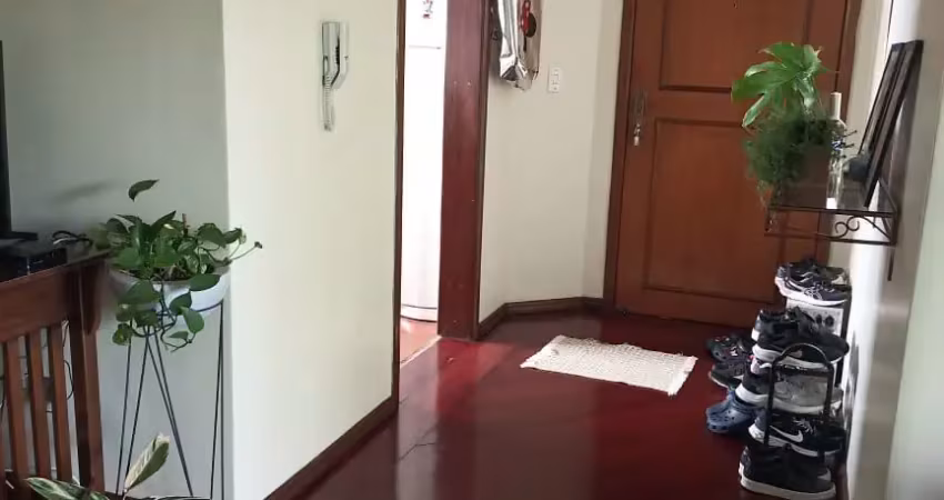 Apartamento meia quadra do colégio Santana