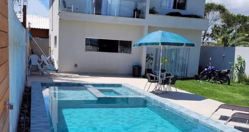 Casa privativa com piscina, 3 suítes e 1 quarto para locação anual em Arraial d’Ajuda Ba