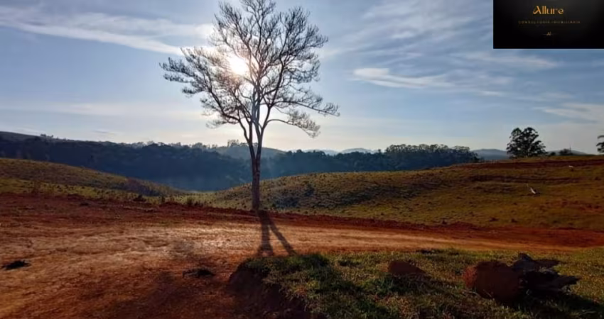 - LOCALIZAÇÃO PRIVILEGIADA COM VISTA PARA A NATUREZA