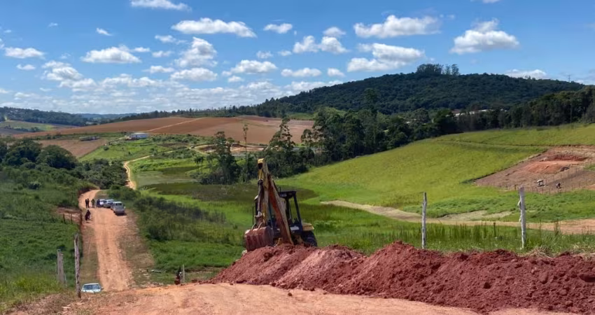 Cotia-SP | Lotes com alma de casa de campo e brisa de liberdade