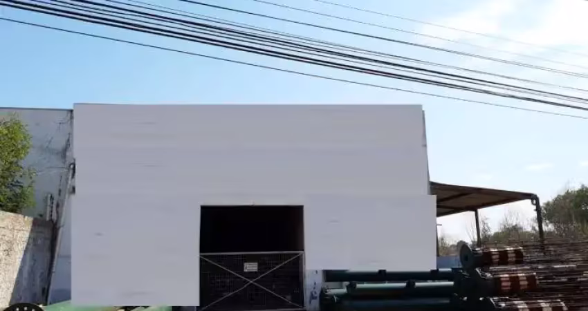 Barracao à avenda na Avenida Fernando Correa em Cuiabá MT
