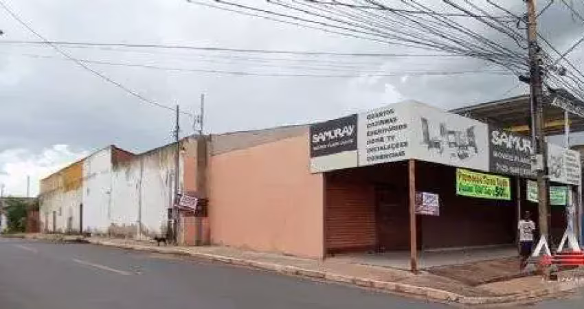 Barracão avenida arquimedes pereira lima moinho próx beira rio material