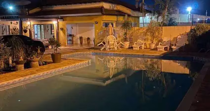Casa com piscina a venda no Jardim dos Estados em Várzea Grande