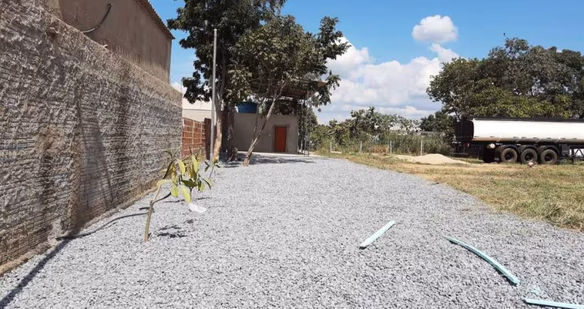 Aluga-se terreno de 3200 m² com salão Alto do Boa Vista VG
