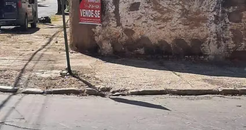 Vende-se terreno de esquina no Bairro Boa Esperança