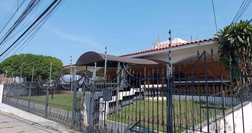 Excelente Casa de esquina para uso comercial no bairro Consil