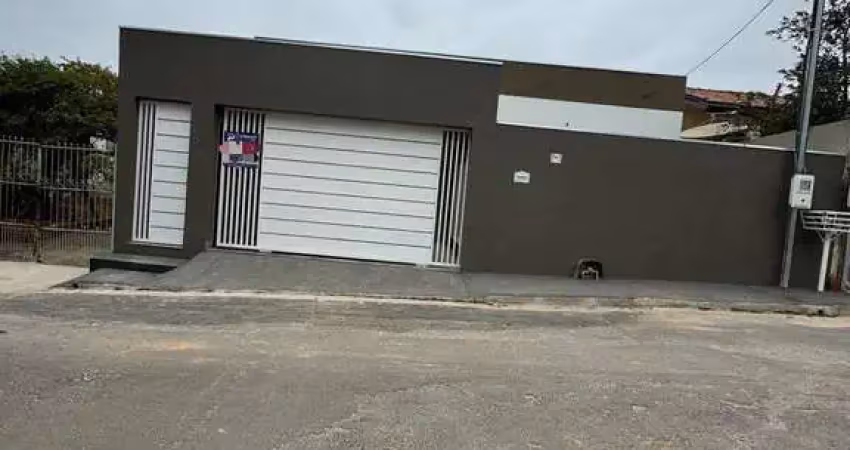 Casa reformada,03 dormitórios sendo 01 suíte, 02 garagem por R$480.000,00