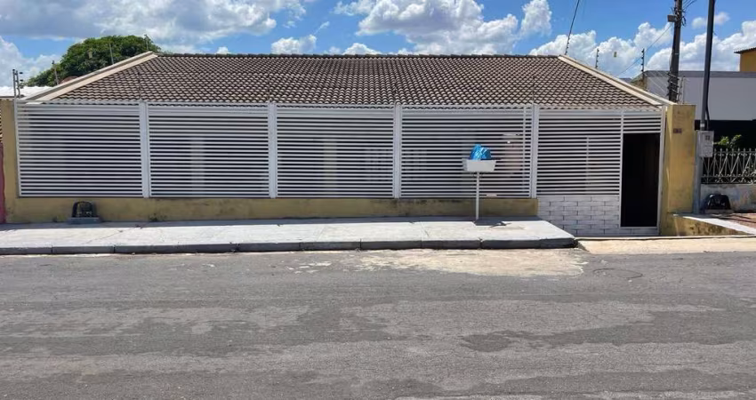 Casa CPA II com 3 Quartos, Closet, Área Gourmet e Edícula