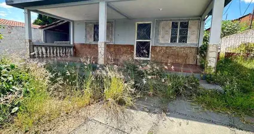 Vende-se casa de 3 suítes e mais uma casa nos fundos com 2 quartos no poção