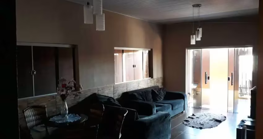 Casa  na Avenida Principal CPAI
