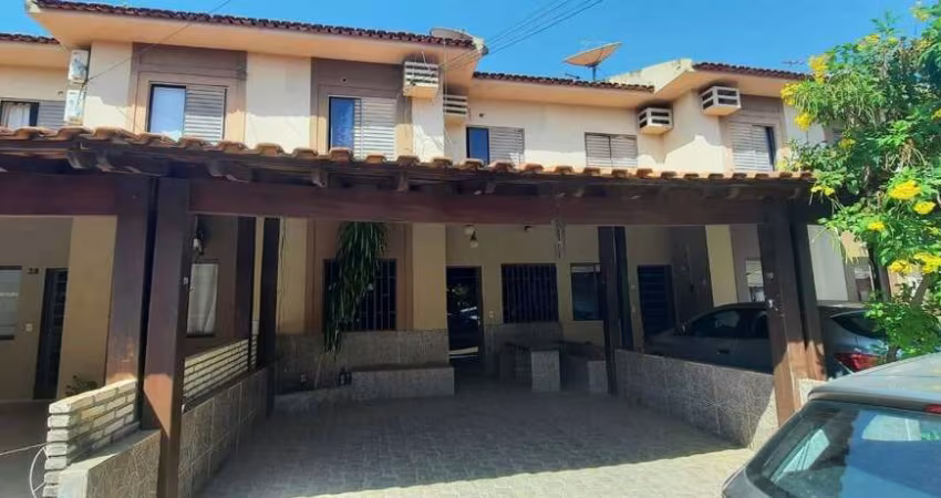 Casa tipo sobrado residencial Canachuê