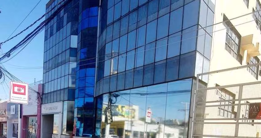 Aluga se na Avenida do CPA Predio  comercial 25 vagas de garagem