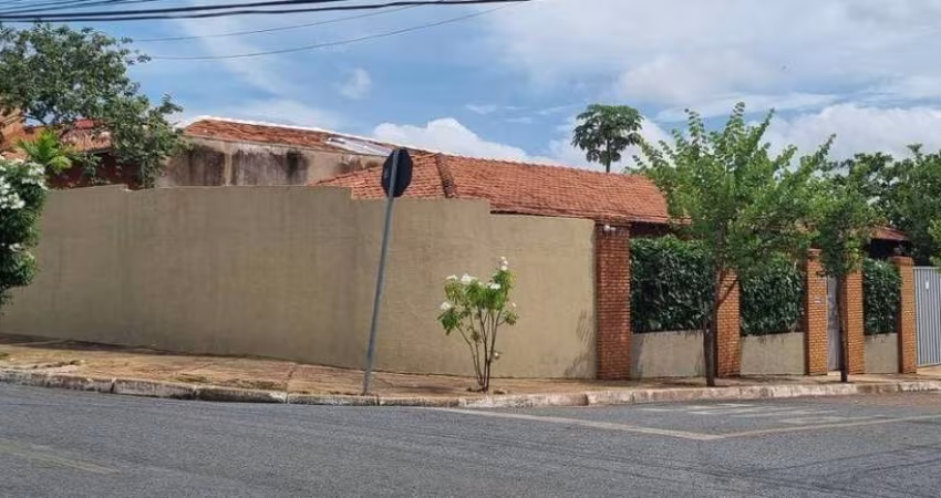 VENDO CASA TERREA RECEM-REFORMADA – BAIRRO SHANGRI-LÁ, CUIABÁ
