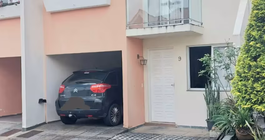 Lindo sobrado em condominio fechado, perfeito para quem busca segurança e conforto.