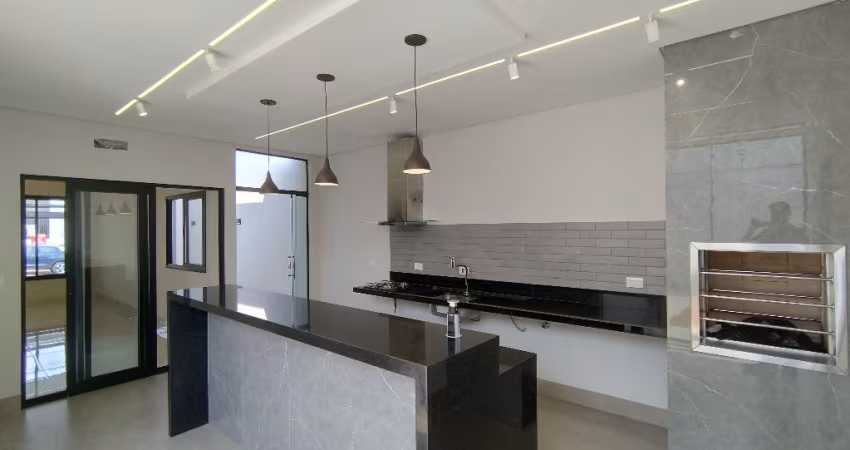 Linda Casa com 2 Suítes