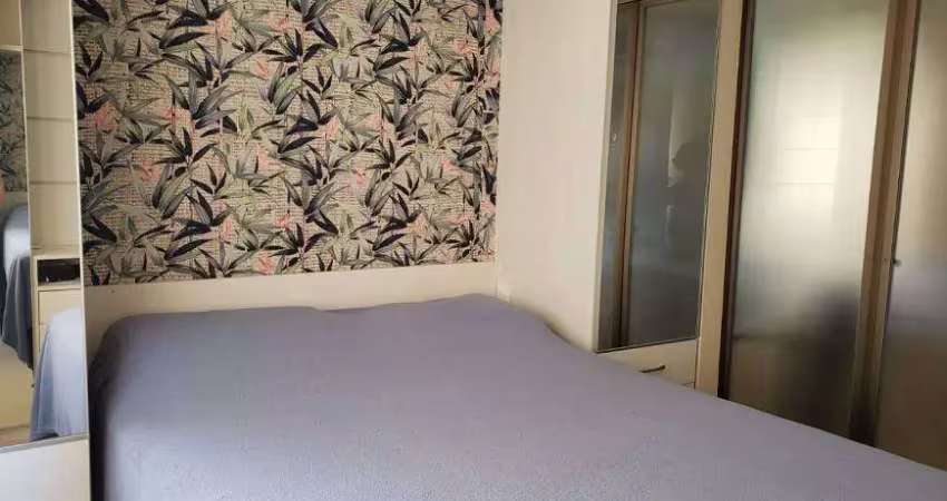 Apartamento 03 d ,com 55 m2 , condomínio fechado e 02 vagas.quitado.