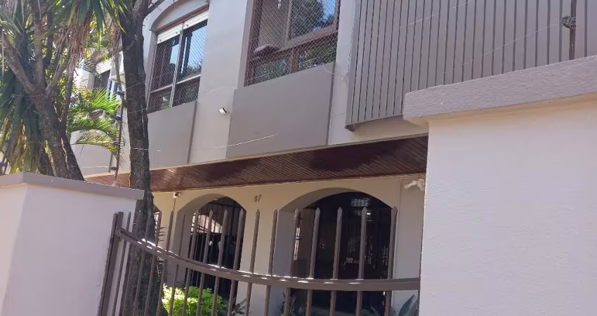 Apartamento 02 dormitórios, dep de empregada 02 bg e gar.