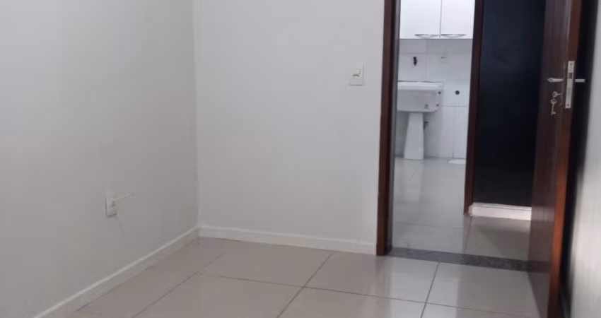 APARTAMENTO TÉRREO,03 DORMITÓRIOS,SALA, COZINHA, BANHEIRO, ÁREA DE SERVIÇO, VAGA PRÁ CARRO