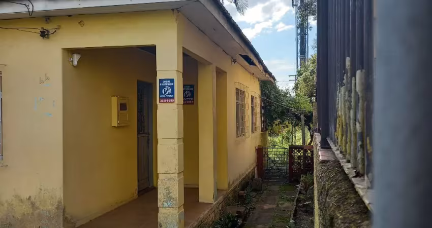 Terreno 300m2 e casa antiga precisando reformas px a puc na bento goçalves.