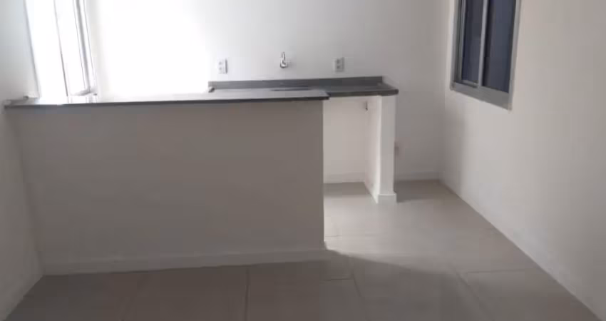 Apartamento 01 dormitório, quitado e desocupado pd com elevador.