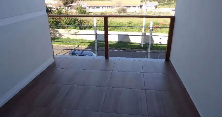 Belo sobrado 03 dormitórios, 02 vagas com habite-se.