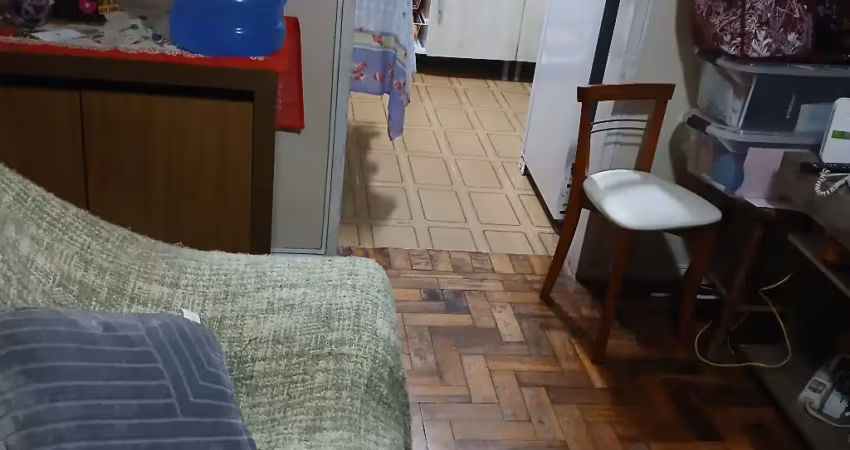 Apartamento com 02 dormitórios e vaga coberta no jd sabará/ poa.