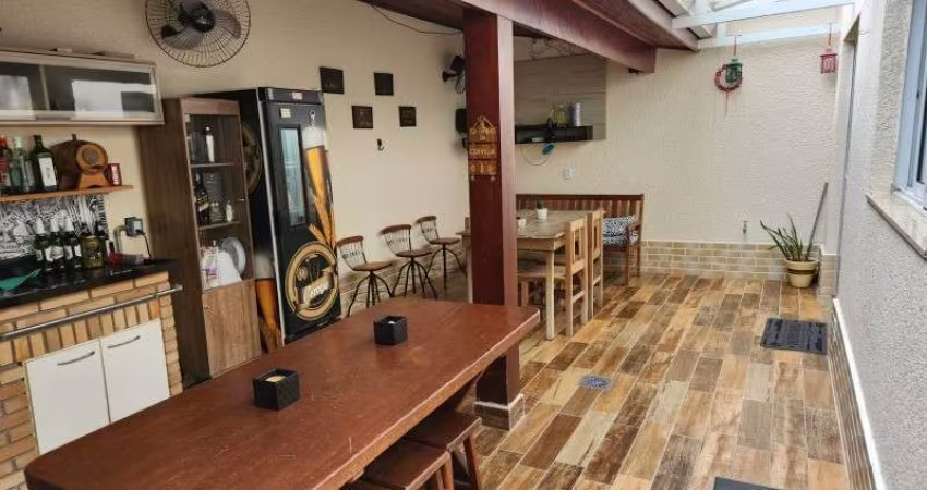 Sobrado à venda localizado no condomínio Mogi Hills IV, na Vila Oliveira em Mogi das Cruzes.