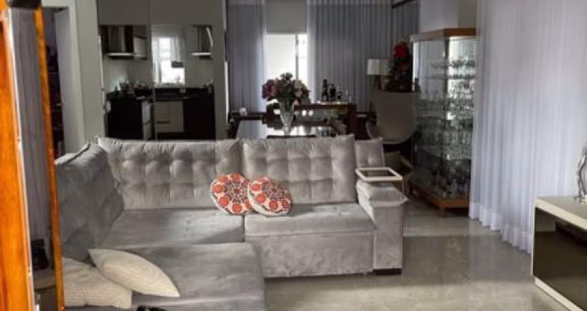 Sobrado à venda no condomínio Bella Cittá - Villagio 2, Mogi das Cruzes. Lindo sobrado totalmente mobiliado com fino acabamento.
