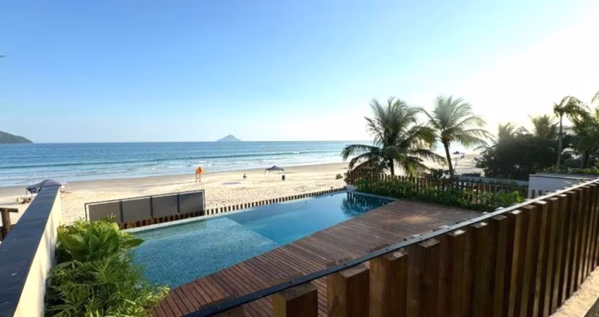 Casa de frente ao mar em condomínio de alto padrão em Juquehy, litoral norte de São Paulo.
