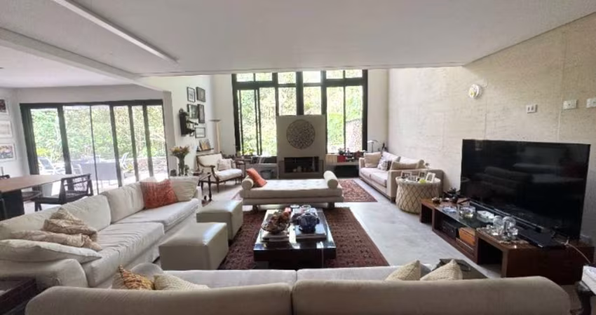 Casa de alto padrão à venda em condomínio no bairro Mosaico Essence - Mogi das Cruzes-SP: 3 quartos, 3 suítes, 3 salas, 5 banheiros, 4 vagas, 300m².
