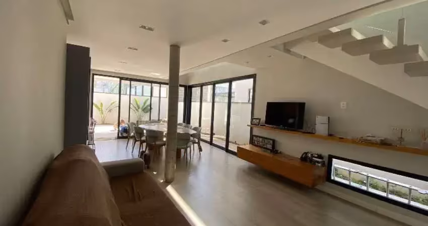Casa à venda e locação no condomínio bella citta em mogi das cruzes-sp: 4 quartos, 3 suítes, salas e 2 vagas de garagem!