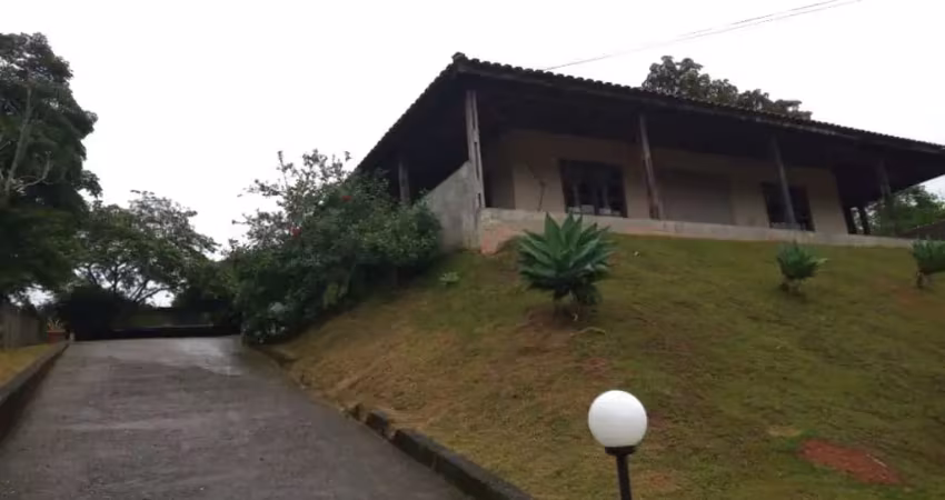 Casa à venda em arujá-sp: 4 quartos, 4 suítes, 3 salas, 5 banheiros, 6 vagas e 250m² de área no jardim arujá. não perca essa oportunidade!