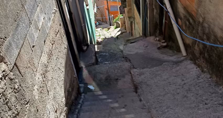 Oportunidade em bh: casa com quintal amplo e árvores frutíferas