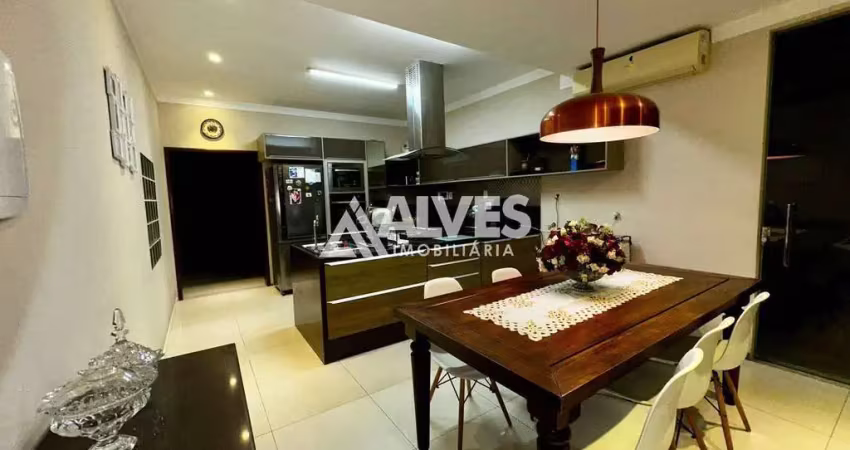 Casa com 4 quartos sendo 3 suítes piscina e área gourmet