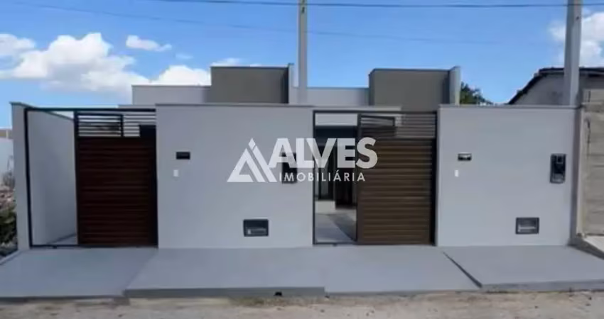 Casa com 2 quartos sendo 1 suíte pronta para morar com escritura grátis