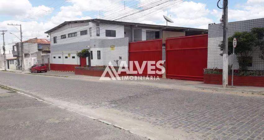 Galpão com 4.353 m2 de área total e 2.000 m2 de área construída