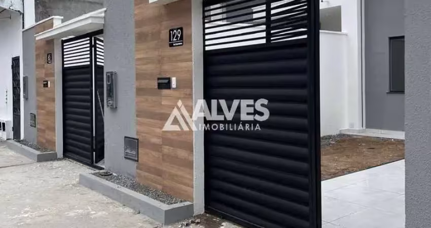 Casa com 2 quartos sendo 1 suíte  e area gourmet no bairro parque ipe
