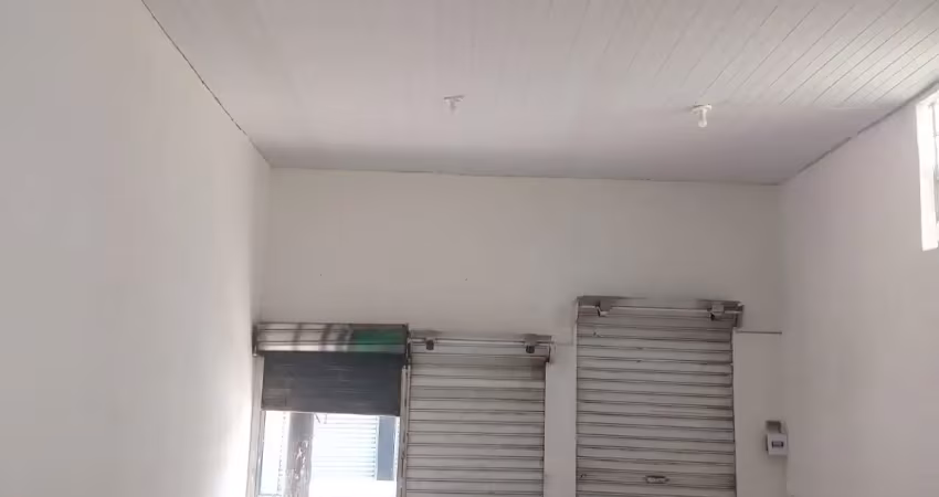 Loja
Rua Principal, próximo a escolas, comercio, ponto de ônibus 
