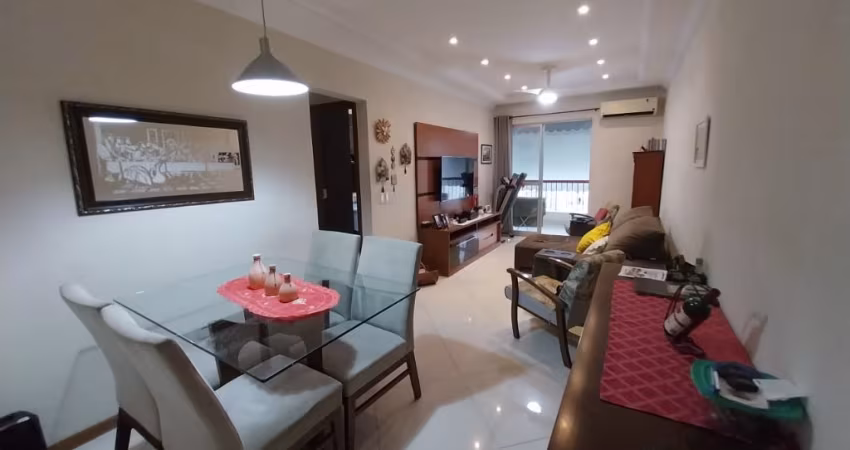 Vende-se lindo apartamento sala, 2 quartos, com 72m², todo reformado, na Rua Salvador Pires, no Meier, por R$ 398.000,00