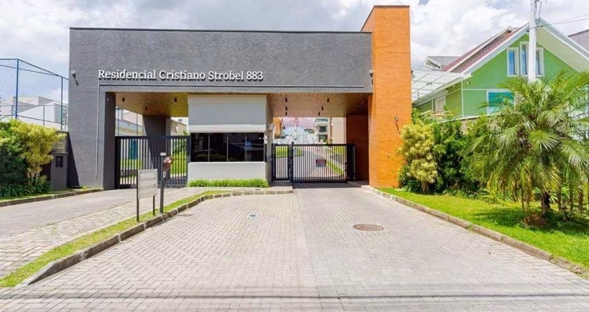 Sobrado em condomínio com  131 m² - 3 quartos sendo 2 suítes no Xaxim.
