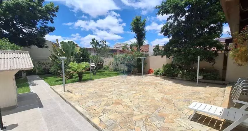 Casa com 4 quartos à venda na Rua Carlos Garibaldi Biazetto, 348, Boa Vista, Curitiba