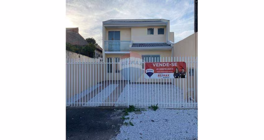 Lindo Sobrado Reformado com 03 quartos sendo 01 suíte e 02 vagas de garagem à venda no Bairro Santa Terezinha – Fazenda Rio Grande - PR