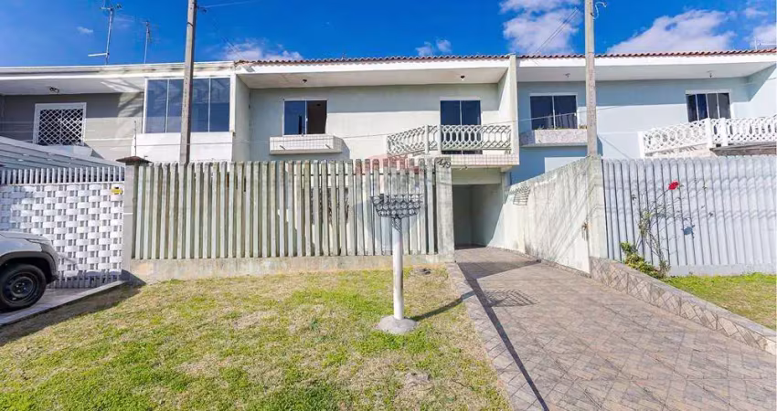 Sobrado com 3 quartos, suíte e 3 vagas no pinheirinho
