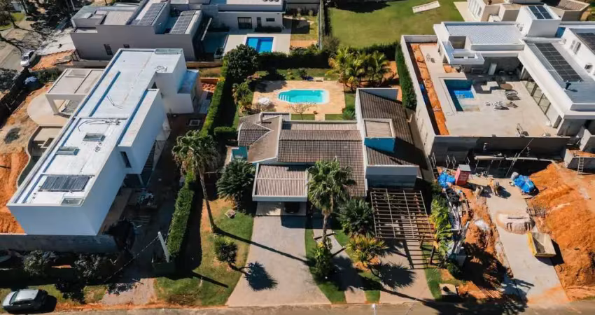 Casa térrea com projeto inteligente e espaço gourmet com vista para a piscina