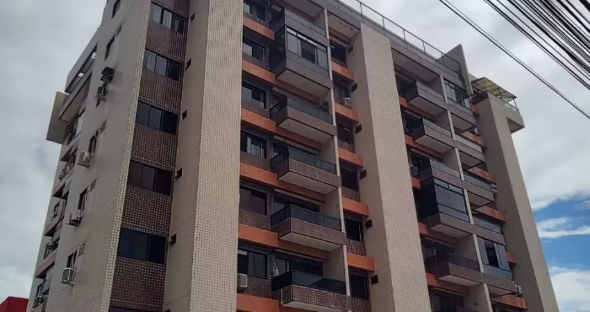 Belo apto em mangabeiras, com três quartos sendo 01 suíte e 02 vagas cobertas.