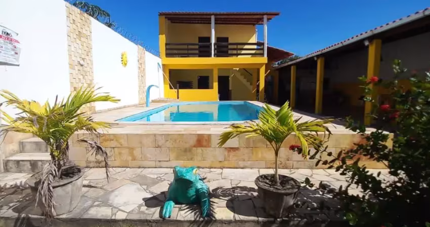 Casa no povoado de pedras, com 04 quartos, piscina e salão de festas, venha conhecer!!