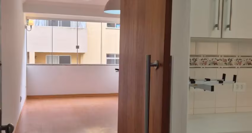 Apartamento 3 quartos no portão, com vaga de garagem coberta e livre.