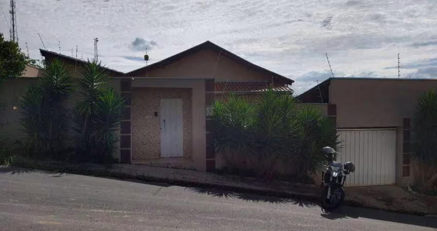 Casa com 4 dormitórios à venda, 279 m² por R$ 890.000,00 - Altavile - Pouso Alegre/MG